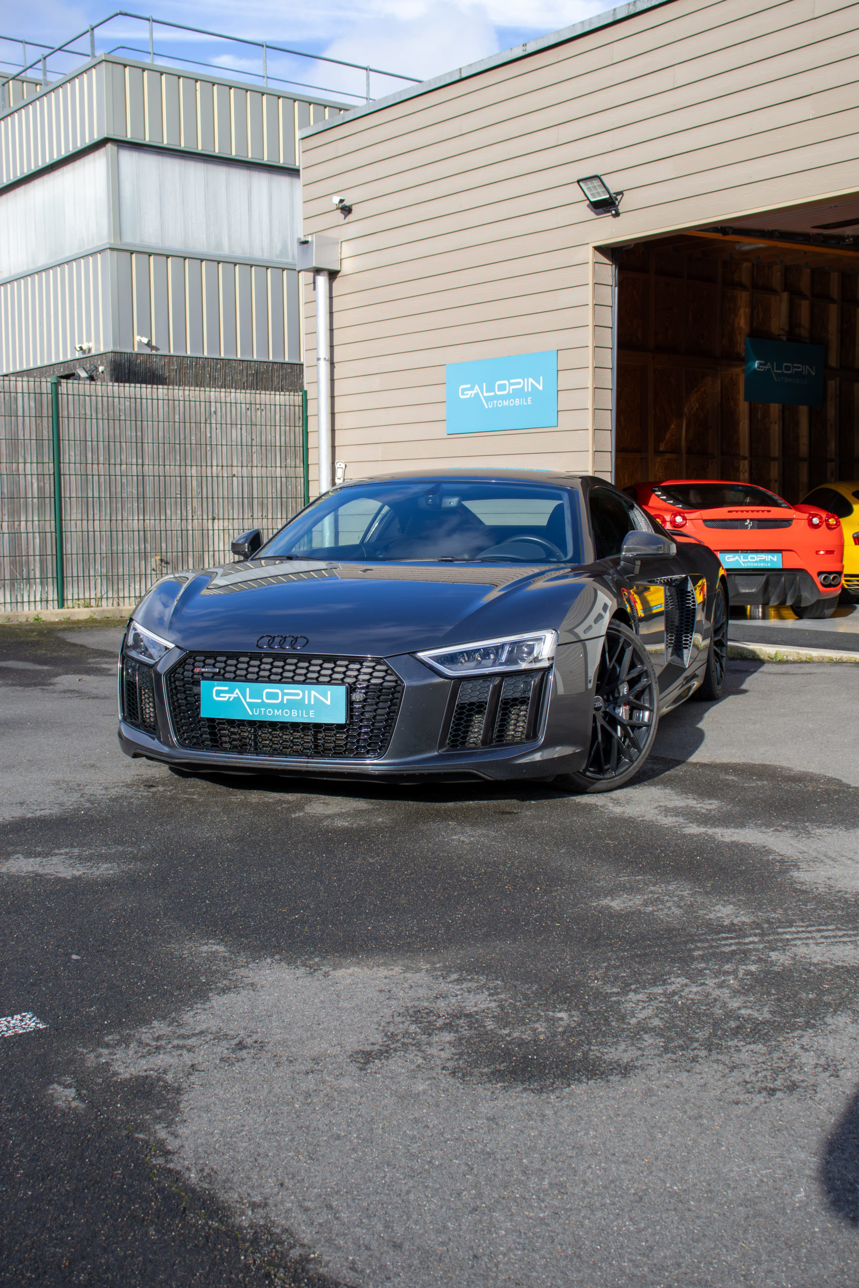AUDI R8 V10 PLUS